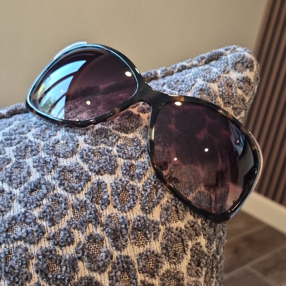 Oliver Peoples Marbella Brown Tortoise Shell Gold Tone Gradient Lens Sunglasses